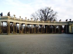 One of the two segmented colonnades enclosing the cour d'honneur on the northern side of the palace.