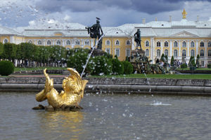 A pond in Peterhof formal garden. In a baroque gareden such as this, it would normally have been called a basin, following French practice.