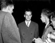Feynman (center) with Robert Oppenheimer (right) relaxing at a Los Alamos social function during the top-secret Manhattan Project.