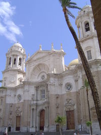 Rococo movement enlivens the façade of the Cathedral, Càdiz