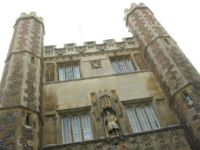 Close-up of Great Gate with statue of Henry VIII 