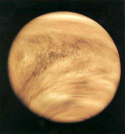 Cloud structure in Venus' atmosphere, revealed by ultraviolet observations