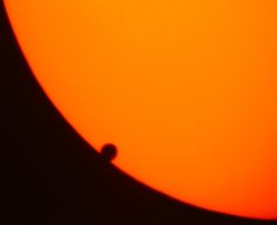 Venus transits the face of the Sun on 2004-06-08. Here, the black drop effect is visible.