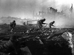 Soviet soldiers fighting in the ruins of Stalingrad, 1942
