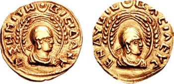 Gold coin of King Endubis with royal headcloth/helmet, grains, and Star and crescent representing the moon god Ilumqah.