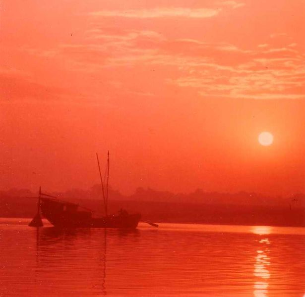 Image:Early morning on the Ganges.jpg