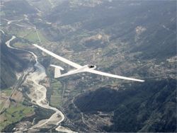 Glider on a cross-country flight in the Alps