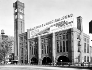 The north-west corner of Grand Central Station (facing Harrison Street) in July 1963.  Notice the B&O advertising.