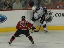 Los Angeles Kings' Mike Weaver battling for the puck against Calgary Flames' Daymond Langkow, December 21, 2005