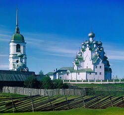 Wooden churches in Kizhi and Vytegra have as many as twenty-five onion domes