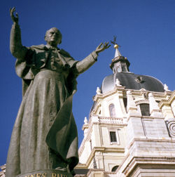 Statue of Pope John Paul II, Catedral de la Almudena, Madrid