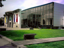 The Rocha Peixoto Municipal Library is located near the main schools.