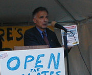 Ralph Nader speaks out against the presidential debates at Washington University in St. Louis which he was excluded from on Oct 17, 2000.