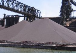 Iron ore pellets for the production of steel