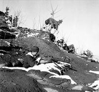 A Kingsman cleaning his .30 cal Browning machine gun in a trench, 2 December 1952.