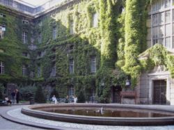 Inner courtyard of the Preußischen Staatsbibliothek (2005)