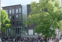 In 2005, 965,000 people visited the museum adjoining #263 Prinsengracht, better known as the Anne Frank House.