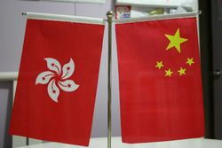 The HKSAR and the PRC desktop flags, both with the dimension of 15 × 10 in centimetre.