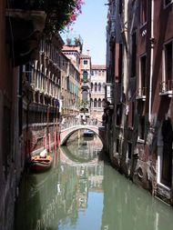 Rio de la Verona: a rio or small canal in Venice.