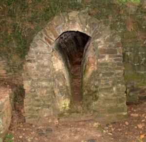 This portion of the aqueduct at Euskirchen Kreuzweingarten shows the calcium carbonate accretion on the sides of the channel.