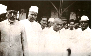 Patel, Maulana Azad, Jivatram Kripalani and other Congressmen at Wardha