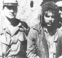 Rodríguez with the captured Che Guevara(La Higuera, Bolivia - 9 October 1967)