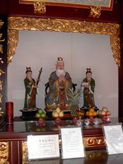 Popular image of Confucius as an object of veneration, Thian Hock Keng temple, Singapore.