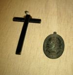 Cross and medal seized in Hasekura's estate in 1640.