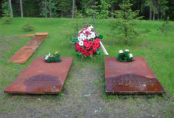 Graves of Generals Bronisław Bohatyrewicz (right) and Mieczysław Smorawiński, victims of the massacres