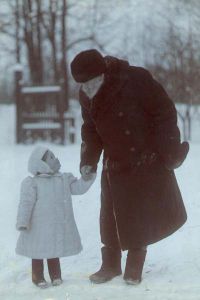 Leo Tolstoy with his granddaughter in Yasnaya Polyana.