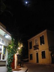 Plaka by night