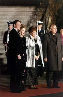 Ronald Reagan, Nancy Reagan, Raisa Gorbachyova and Mikhail Gorbachev December 8, 1987, after the signing of the INF Treaty.