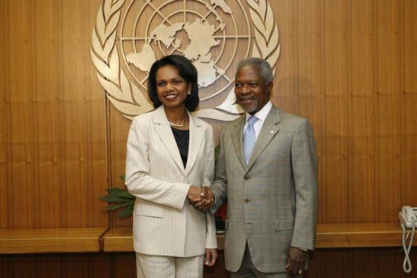 Rice appears with UN Secretary General Annan to announce the successful passage of Resolution 1701, which imposed a ceasefire on the 2006 Israel-Lebanon conflict